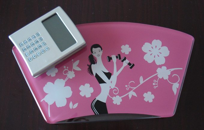 Wireless scale with calculator
