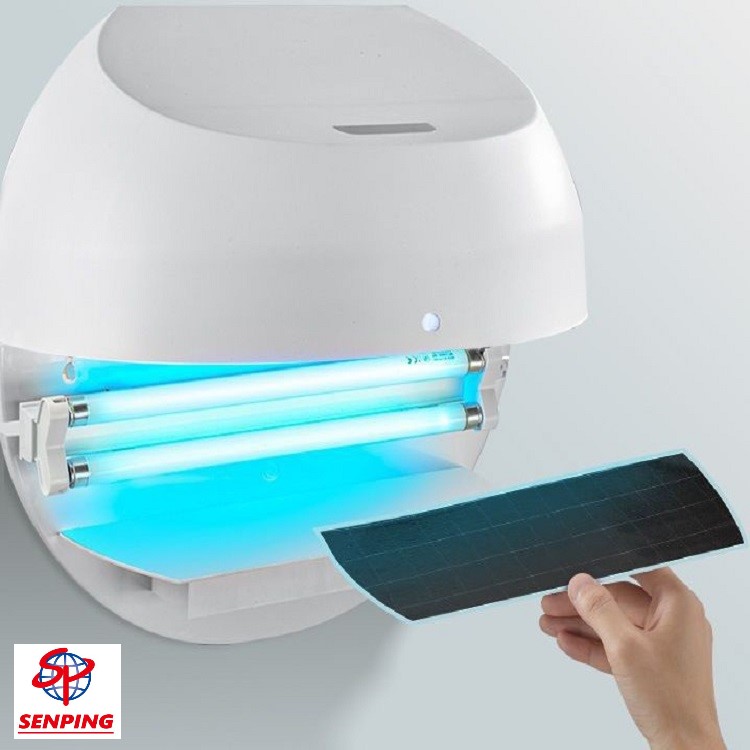 Fly Glue sheet in UV light Fly Glue sheet in UV light
