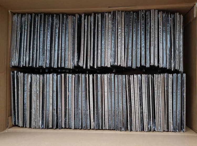 mouse glue book packing